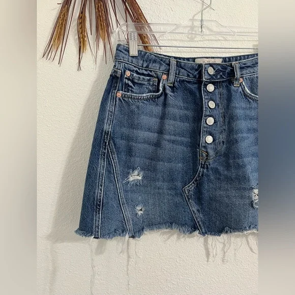 We The Free by Free People Denim Jean Skirt Size 30 Frayed Hem - Picture 3 of 7